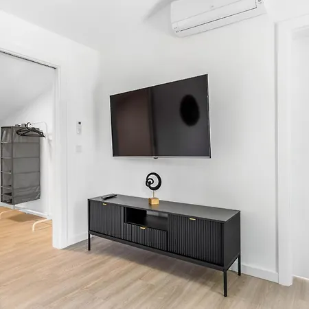 Luksusowy Very Berry W Poznaniu Z Trzema Sypialniami By Renters פוזנן