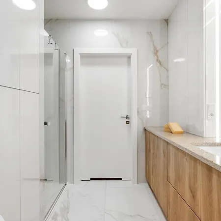 Luksusowy Very Berry W Poznaniu Z Trzema Sypialniami By Renters פוזנן