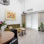 Luksusowy Very Berry W Poznaniu Z Trzema Sypialniami By Renters Appartement Poznań