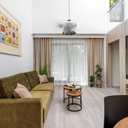 Luksusowy Very Berry W Poznaniu Z Trzema Sypialniami By Renters Apartment