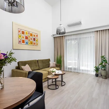 Luksusowy Very Berry W Poznaniu Z Trzema Sypialniami By Renters Apartman Poznań