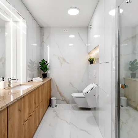 Luksusowy Very Berry W Poznaniu Z Trzema Sypialniami By Renters Poznan